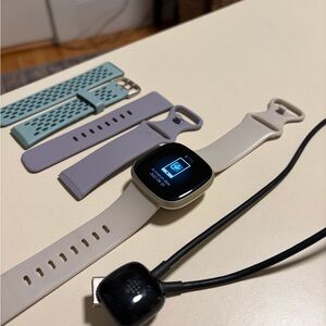 Fitbit Versa 3 Bundle